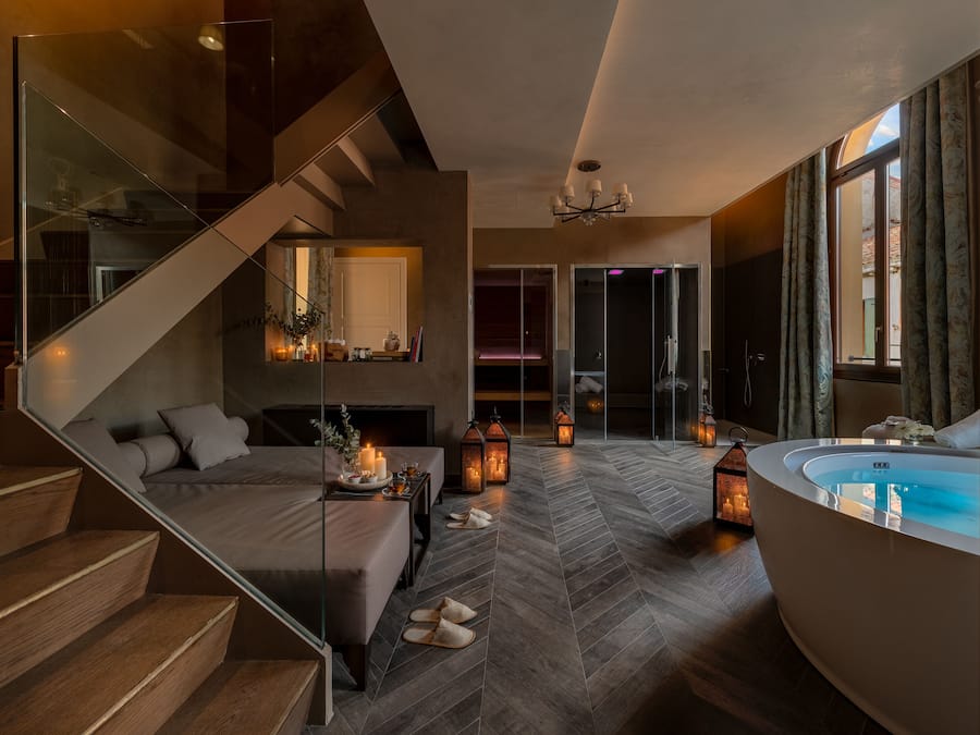 Luxury Suite (Private SPA) | Down comforters, minibar, in-room safe, desk