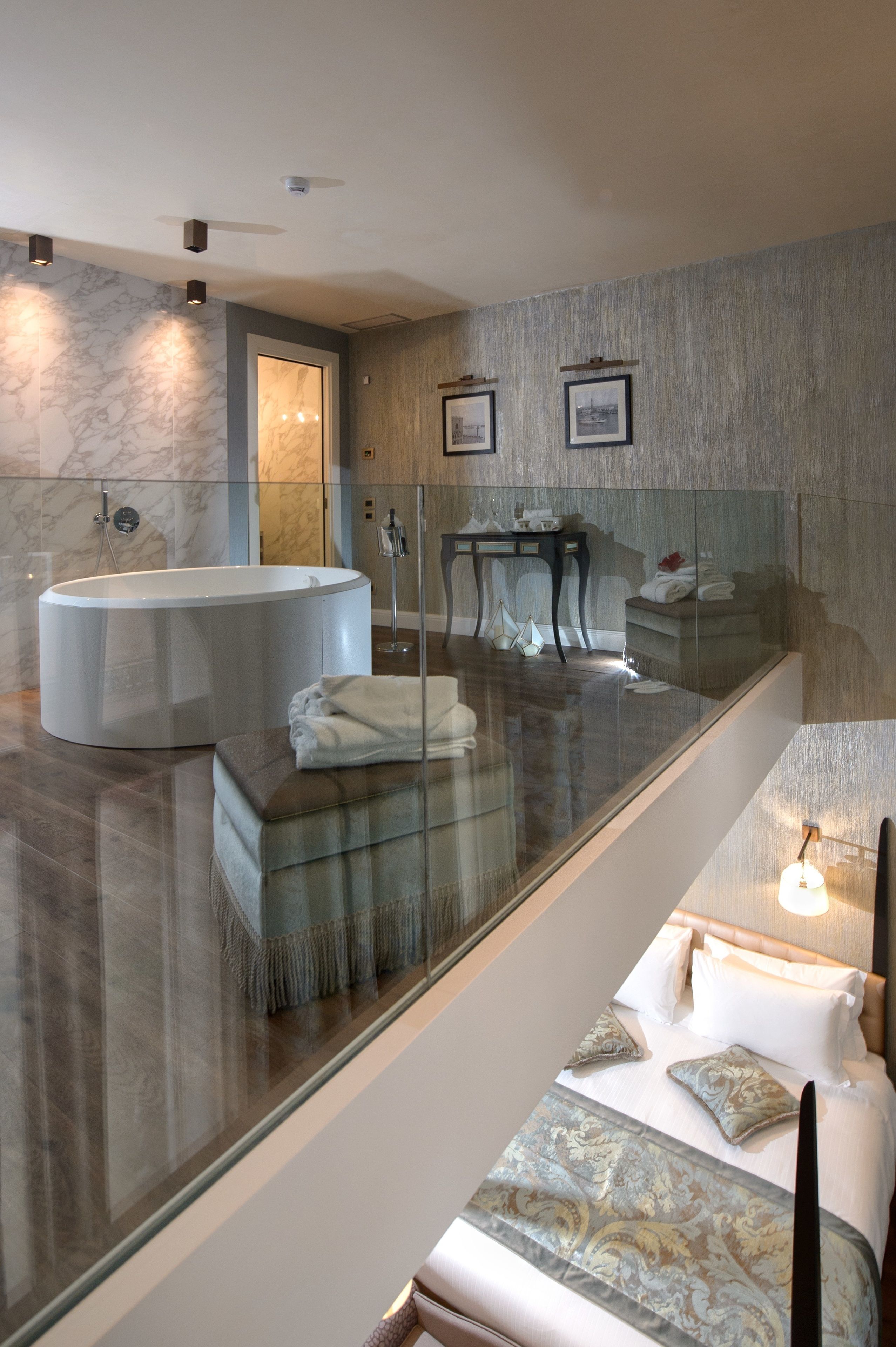 honeymoon suite, jetted tub | private spa tub