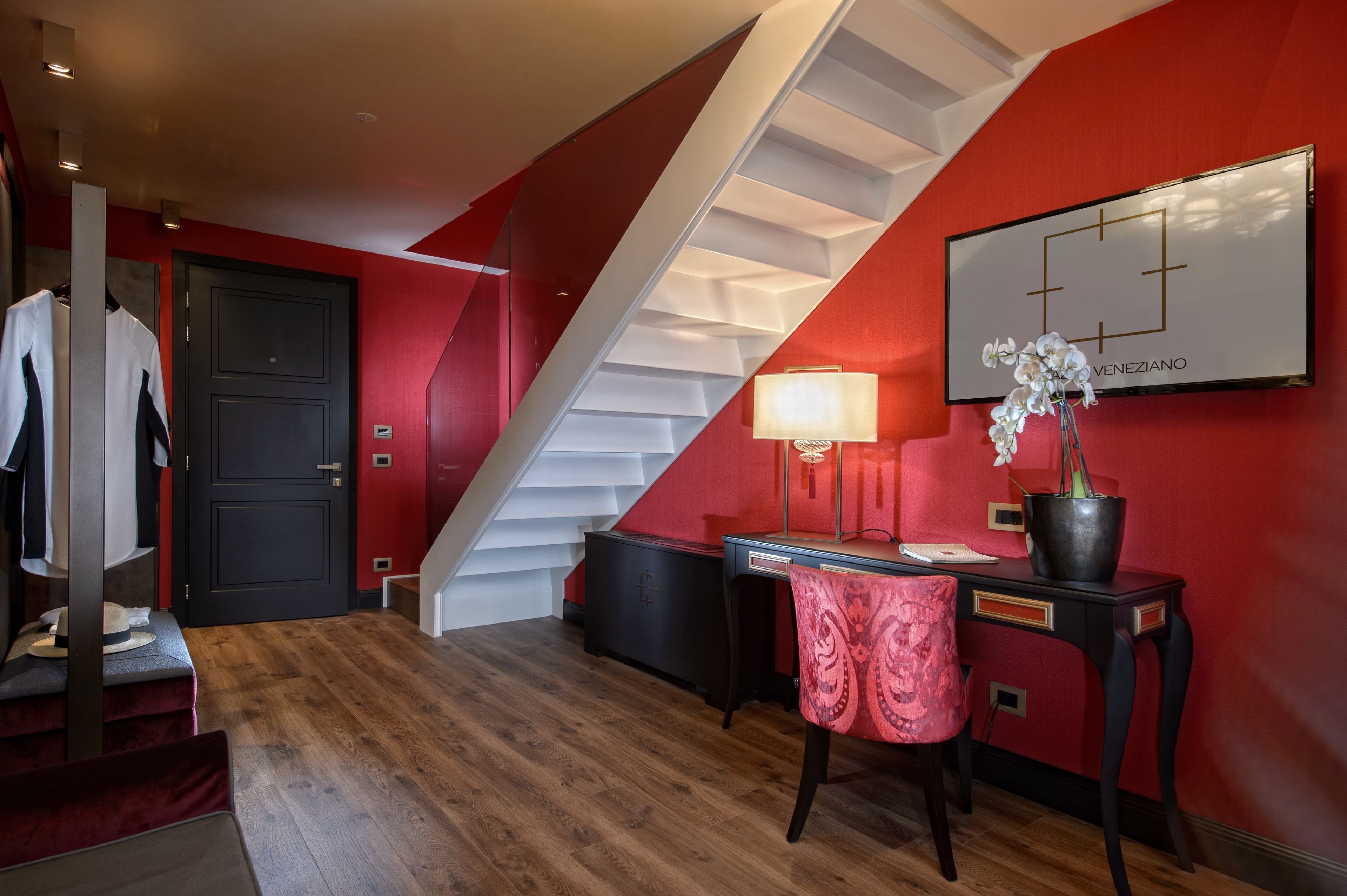 honeymoon suite, jetted tub, canal view | 1 bedroom, down duvets, minibar, in-room safe