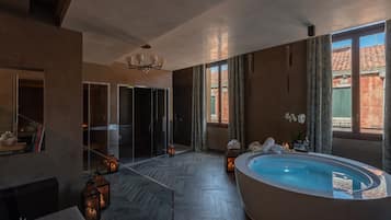 Luxury Suite (Private SPA) | Room amenity