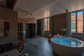 Luxury Suite (Private SPA) | Room amenity - Palazzo Veneziano (Venice)