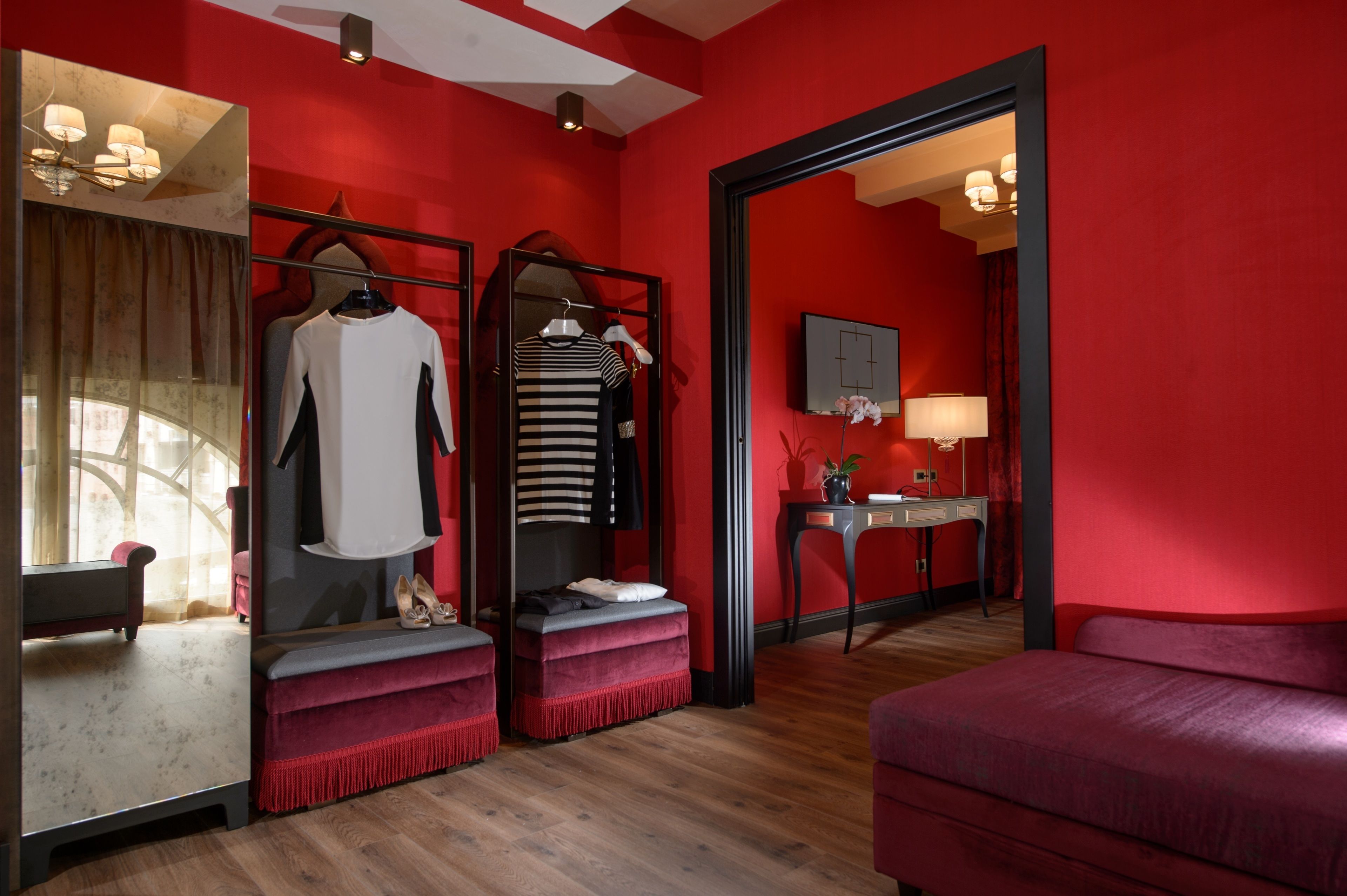 suite, canal view | 1 bedroom, down duvets, minibar, in-room safe