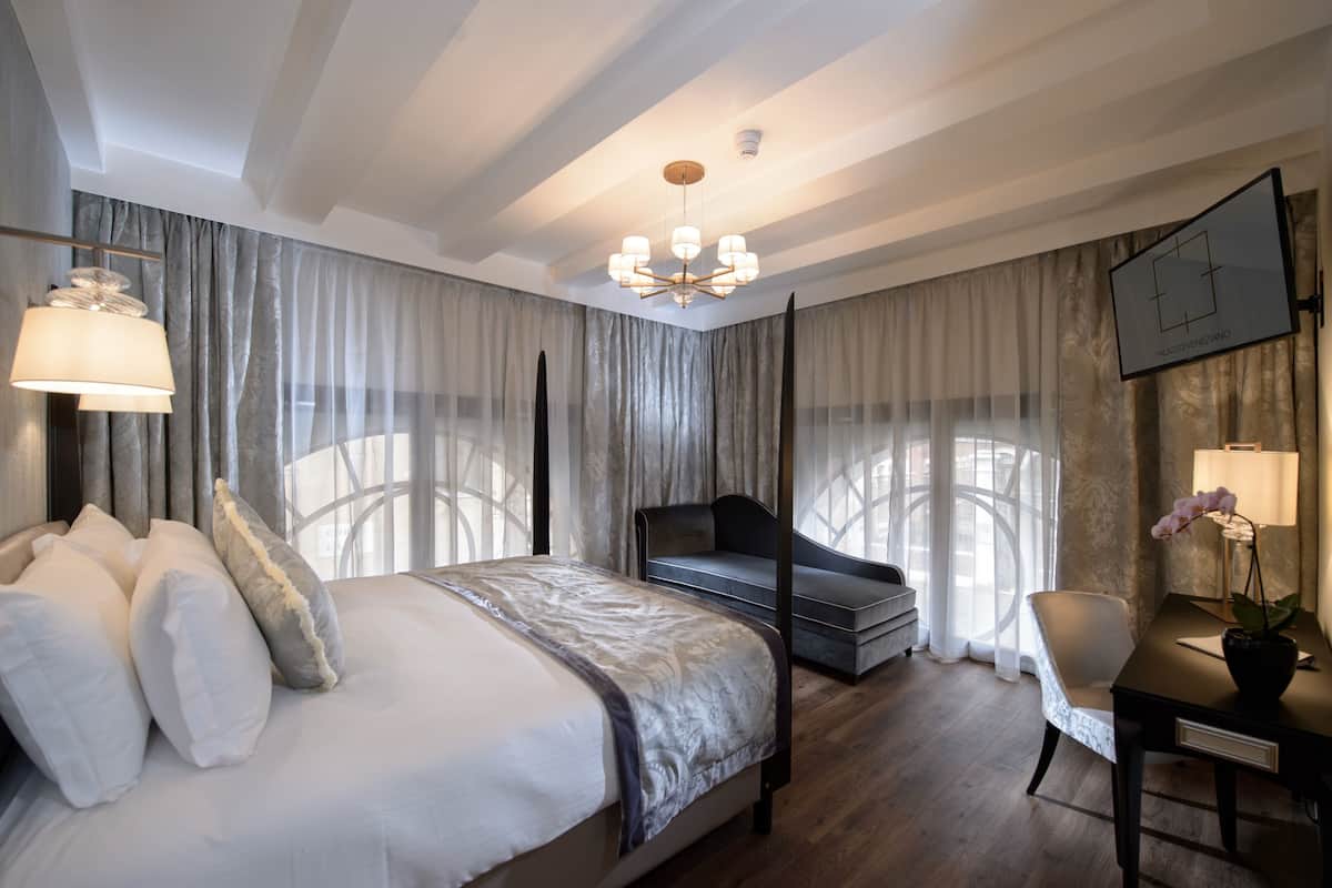 Chambre Deluxe Double ou avec lits jumeaux, vue canal | Vue de la chambre