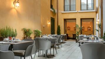 Daily buffet breakfast (EUR 15 per person)