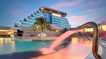 Indoor pool, 5 outdoor pools, pool umbrellas, sun loungers