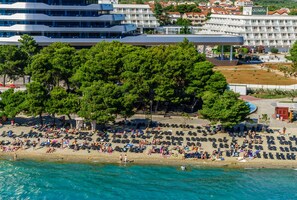 On the beach - Hotel Olympia Sky (Vodice)