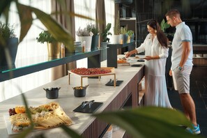 Free daily buffet breakfast