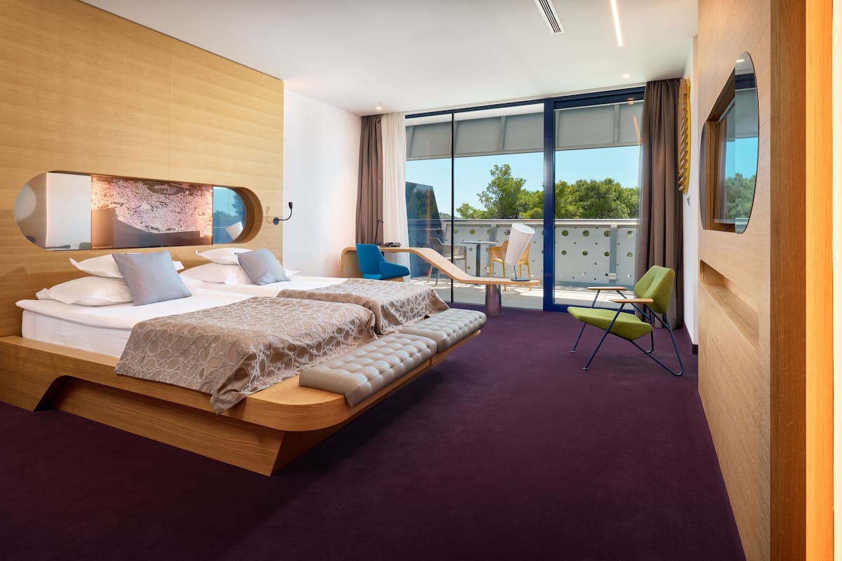 Superior Double/Twin room, Park view, Balcony | Minibar, safe på rommet, skrivebord og lydisolert