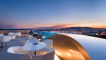 Bar junto a la alberca