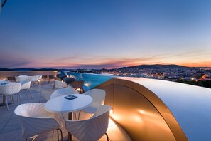 Bar ved poolen