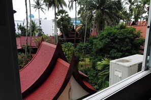 Deluxe Double Room | In-room safe, desk, free WiFi, bed sheets