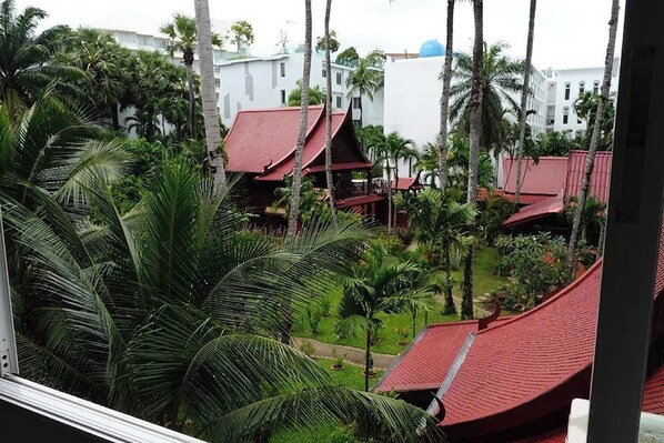 Deluxe tweepersoonskamer | Een kluis op de kamer, een bureau, gratis wifi, beddengoed