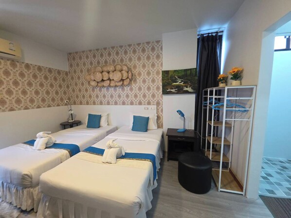 Deluxe Twin Room | Bar mini, peti besi dalam bilik, meja, seterika/papan seterika 