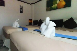 Deluxe Twin Room | In-room safe, desk, free WiFi, bed sheets