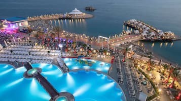 2 piscine coperte, 2 piscine all'aperto, cabanas (a pagamento)