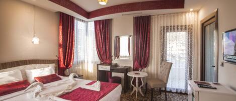 Chambre avec lits jumeaux | Minibar, coffres-forts dans les chambres, bureau, chambres insonorisées