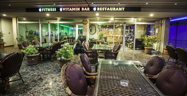 朝食、ランチ、ディナーに営業 (地中海料理)