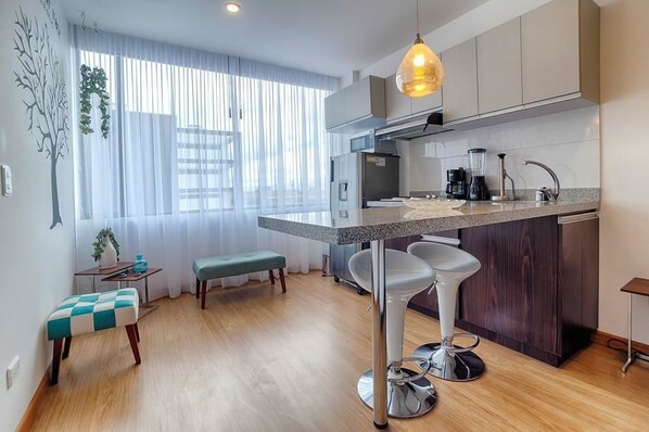 Standard Apartment, 1 Bedroom | Private kitchenette | Fridge, microwave, coffee/tea maker - Studio Teusaquillo 403 (Bogotá)