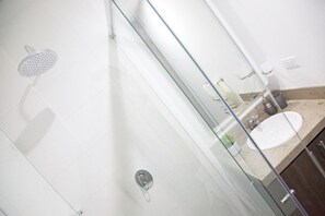 Standard Apartment, 1 Bedroom, City View | Bathroom | Shower, towels - Studio Teusaquillo 208 (Bogotá)