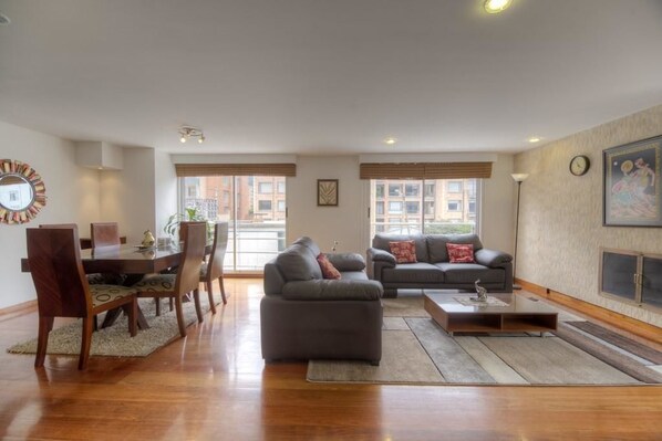 Departamento estándar, 1 habitación, vista al jardín | Área de sala de estar