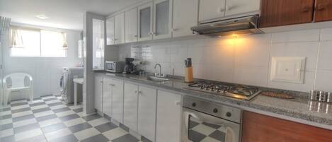 Standard Apartment, 1 Bedroom, Garden View | Private kitchen
