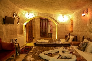 Egyptian cotton sheets, premium bedding, down duvets, memory-foam beds - Goreme Palace Cave Suite (Nevsehir)