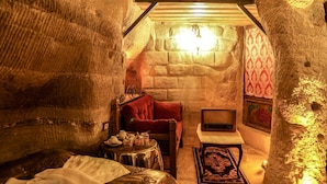 (104) Deluxe Cave Suite | Sengetøy i egyptisk bomull, sengetøy av topp kvalitet og dundyner