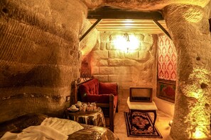 (104) Deluxe Cave Suite | Egyptian cotton sheets, premium bedding, down duvets, memory-foam beds - Goreme Palace Cave Suite (Nevsehir)