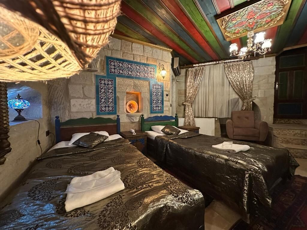 (201) Deluxe Cave Suite | Egyptian cotton sheets, premium bedding, down duvets, memory-foam beds