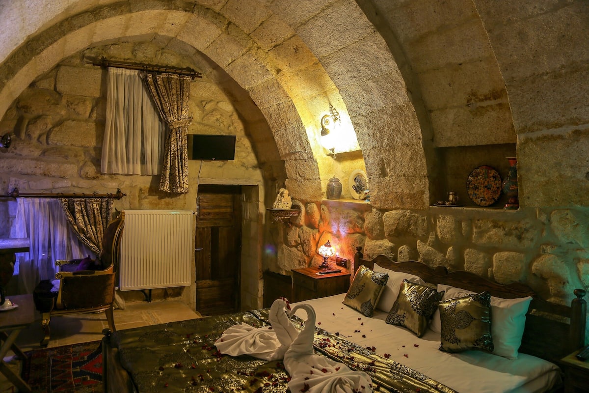 (102) Superior Cave & Stone Room | Egyptiske bomuldslagner, premium-sengetøj, dundyner