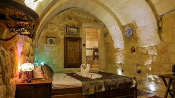 (102) Superior Cave & Stone Room | View from room