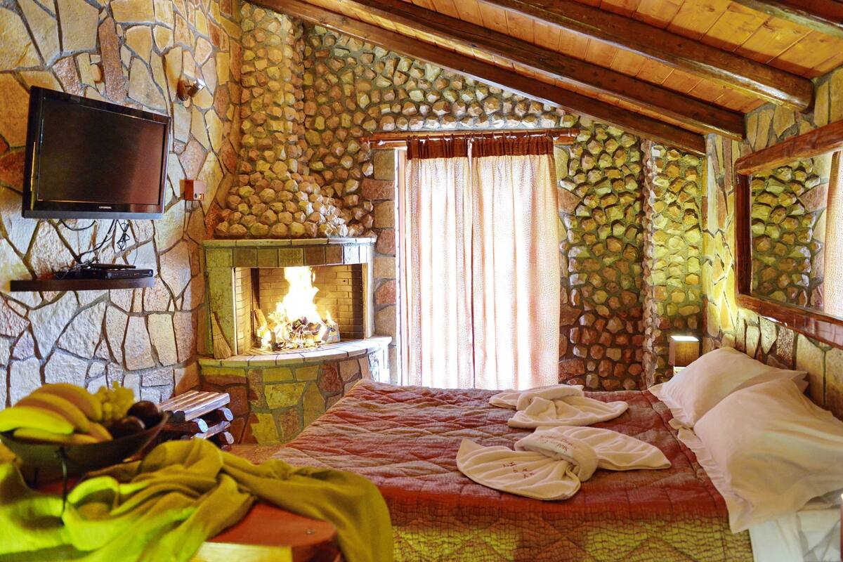 1 bedroom, premium bedding, minibar, desk