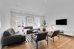 Exclusive Apartment, 2 Bedrooms (302) | Egyptian cotton sheets, premium bedding, pillow-top beds, minibar