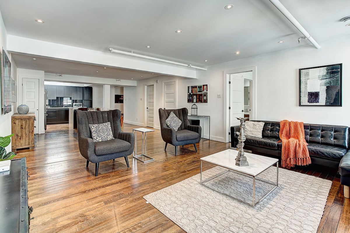 Traditional-Apartment, 2 Schlafzimmer, Küche (402) | Wohnbereich