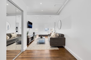 Luxury Apartment, 2 Bedrooms, Kitchen (202)