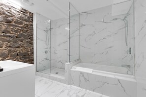Luxury Apartment, 2 Bedrooms, Kitchen (202) | Bathroom - The SFX Old Port (Montreal)