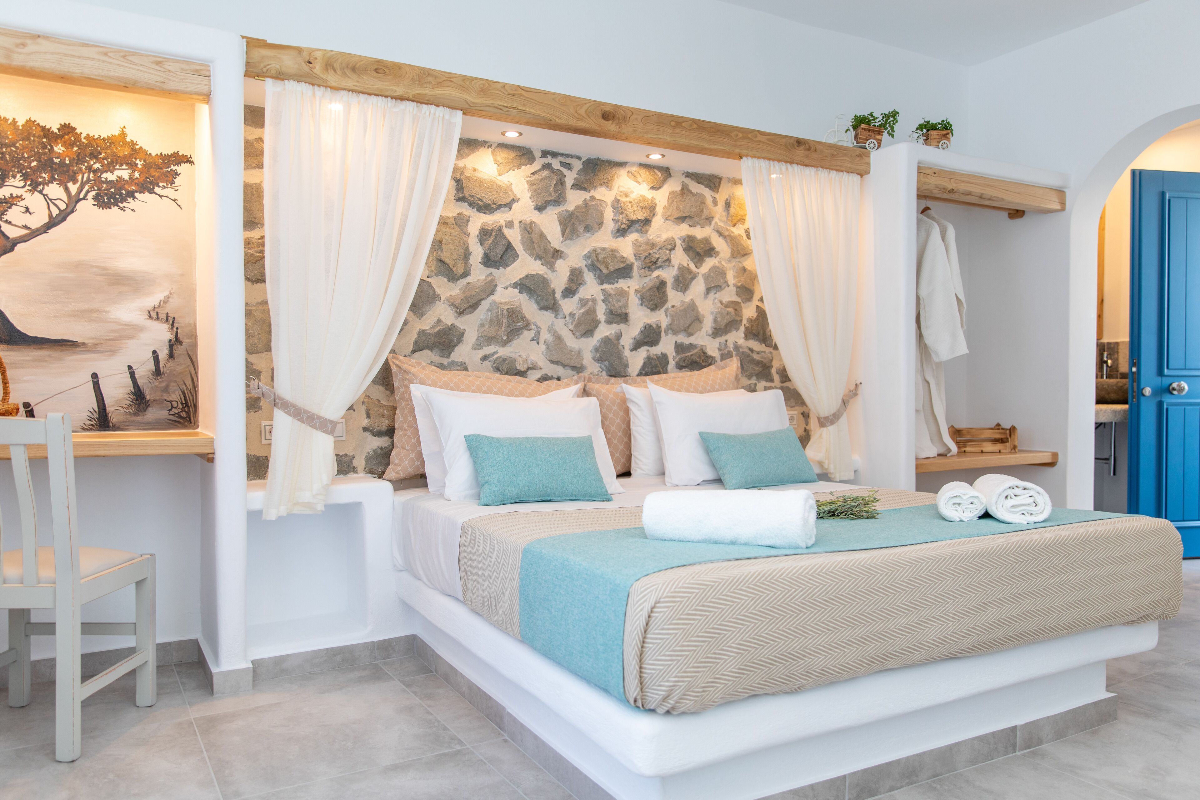 Premium Room | Soundproofing, iron/ironing board, free cribs/infant beds, free WiFi