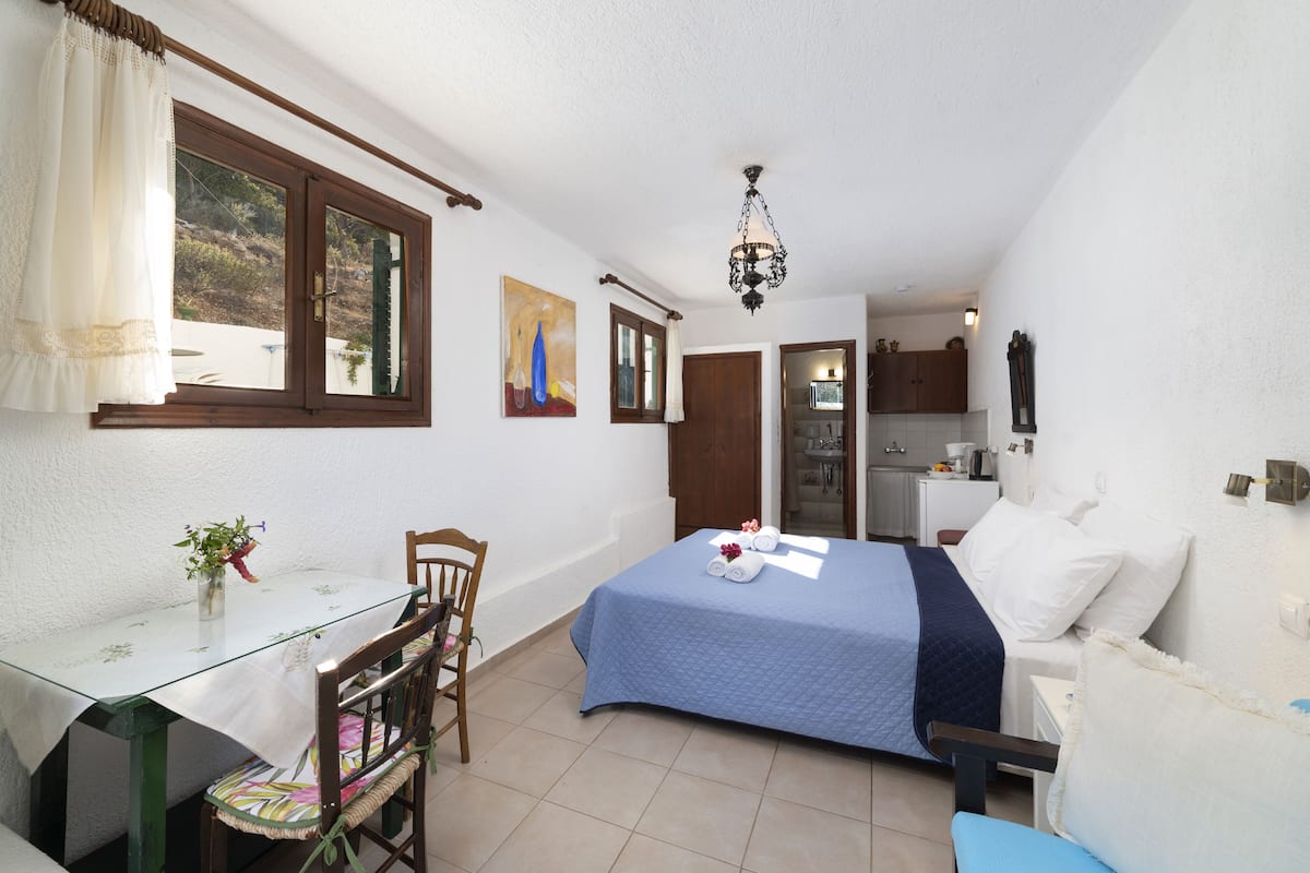 Studio | 2 bedrooms, in-room safe, soundproofing, iron/ironing board