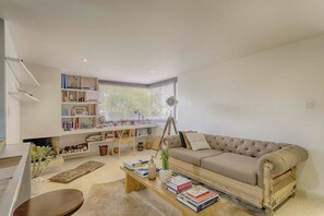 Standard-Apartment, 1 Schlafzimmer, Gartenblick | Wohnbereich