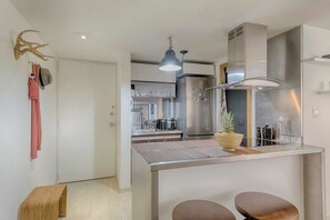 Standard Apartment, 1 Bedroom, Garden View | Private kitchen | Fridge, microwave, coffee/tea maker - Apartment Rosales 504 (Bogotá)