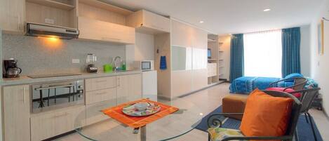 Apartamento estándar, 1 habitación | Cocina privada | Frigorífico, microondas y cafetera o tetera