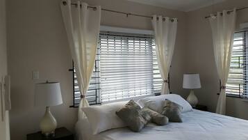 Luxe appartement, 2 slaapkamers, keuken, uitzicht op tuin | 3 slaapkamers, lakens van Egyptisch katoen, luxe beddengoed