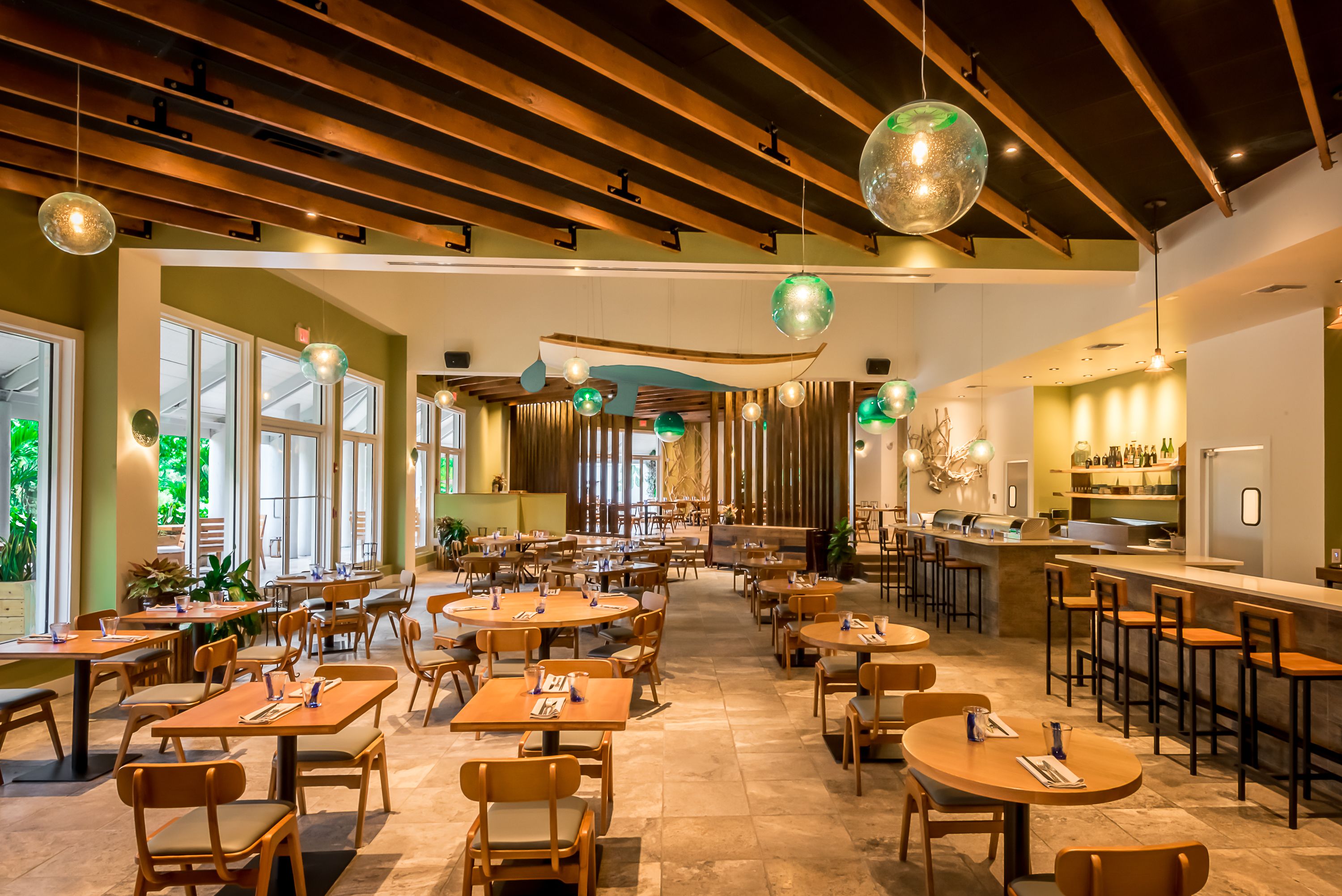 4 restaurants; breakfast, lunch, and dinner served