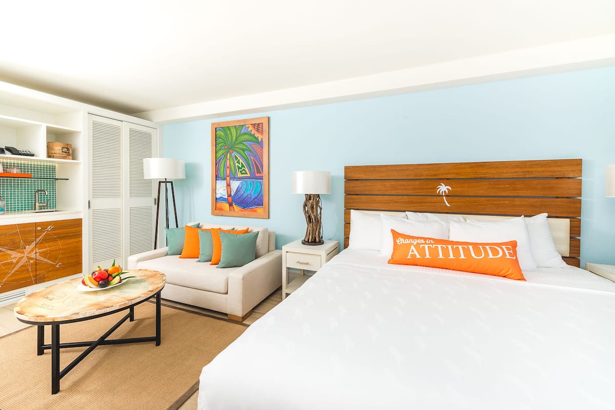 Kamer, 1 kingsize bed | Luxe beddengoed, een kluis op de kamer, een bureau