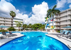 3 outdoor pools, pool umbrellas, pool loungers