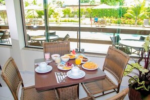 매일 뷔페 무료 아침 식사 포함