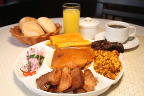 Free daily continental breakfast - QALA Hotel & Resorts (Grocio Prado)