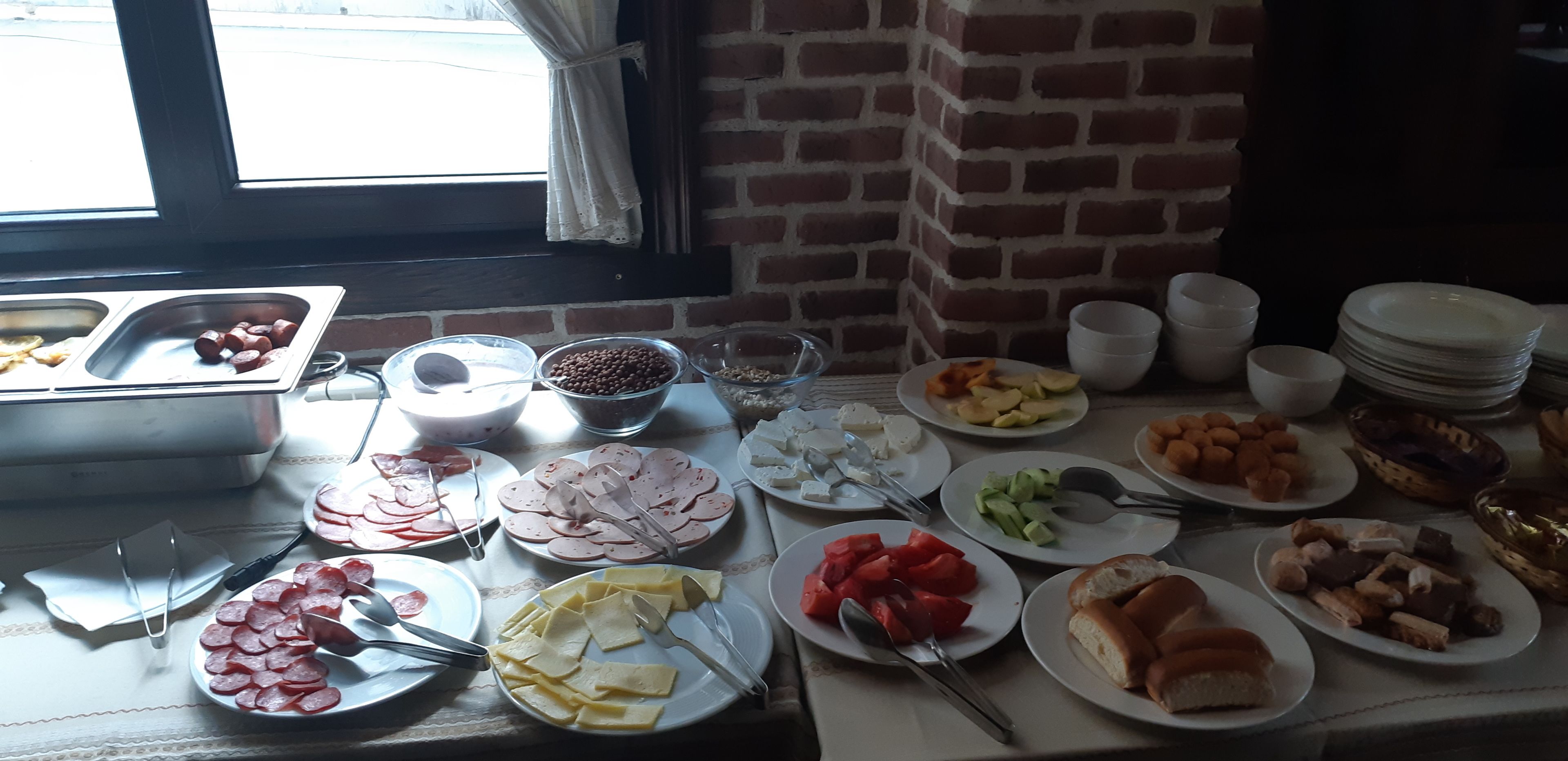 Päivittäinen buffetaamiainen (7 EUR per henkilö)