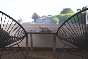 Dormitorio compartido, vista a la playa | Terraza o patio
