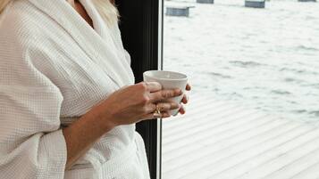 Double Room, Ocean View | Minibar, blackout curtains, soundproofing, free WiFi